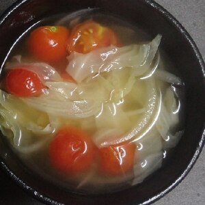 キャベツと玉葱とトマトのコンソメスープ